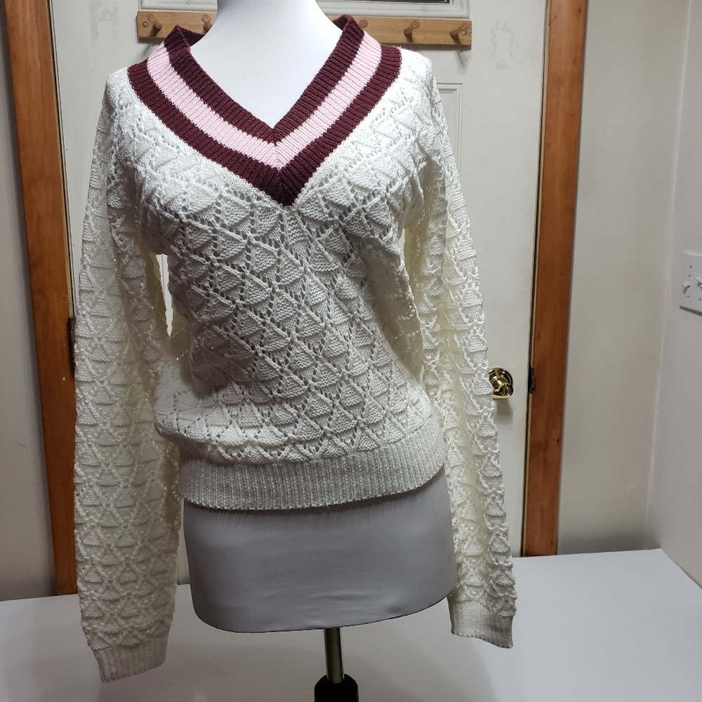 New DEREK HEART Sweater Vee Neck Small S